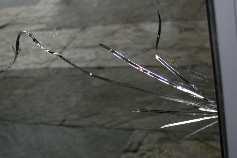 замена битого стекла в окне