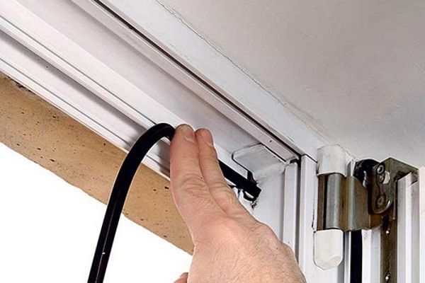 замена резиновых уплотнителей в пластиковых окнах