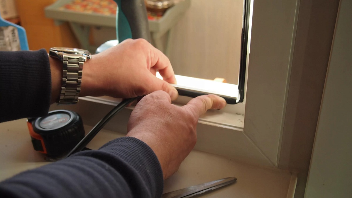 замена уплотнителя на пластиковых окнах москва