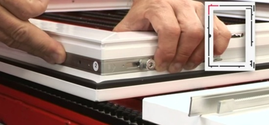 замена фурнитуры на пластиковом окне СПб