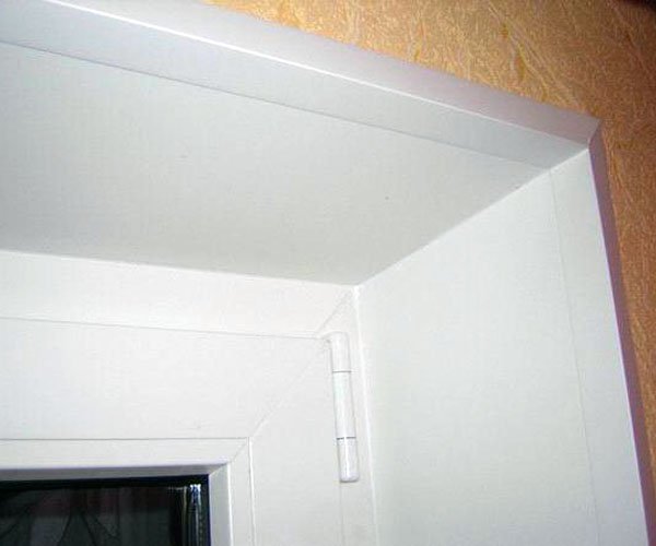 установить подоконники и откосы на окна