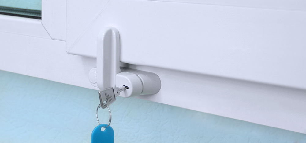 установка детских замков на окна